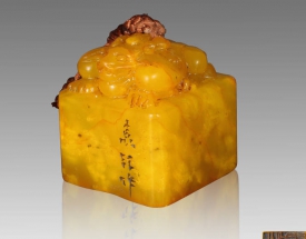 壽山石田黃獸紐印章 