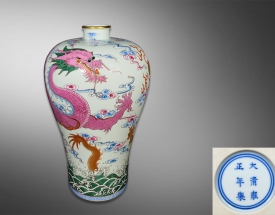 粉彩龍紋梅瓶