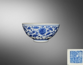 青花纏枝菊花小碗