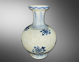 青花刻胎經(jīng)文燈籠瓶