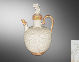 定窯印花鎏金獅鈕執(zhí)壺